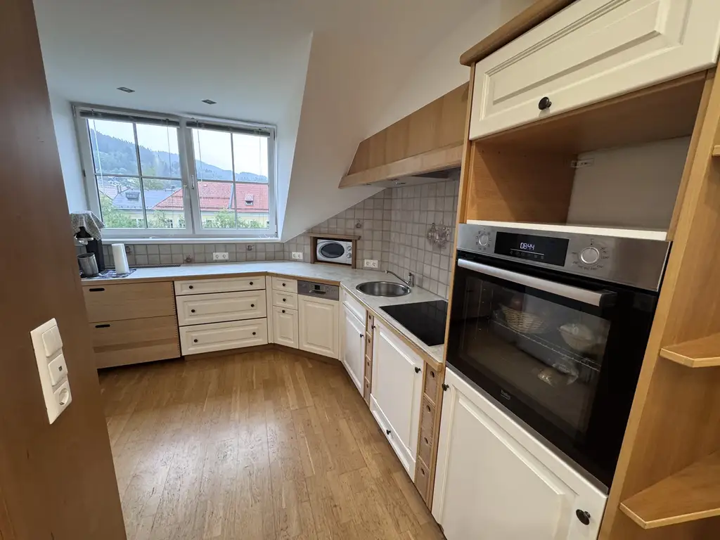 Exklusive Dachgeschosswohnung, großzügige Loggia und flexibler Ausbaufläche in bester Lage von Spittal an der Drau – Komfortables Wohnen mit moderner Ausstattung!