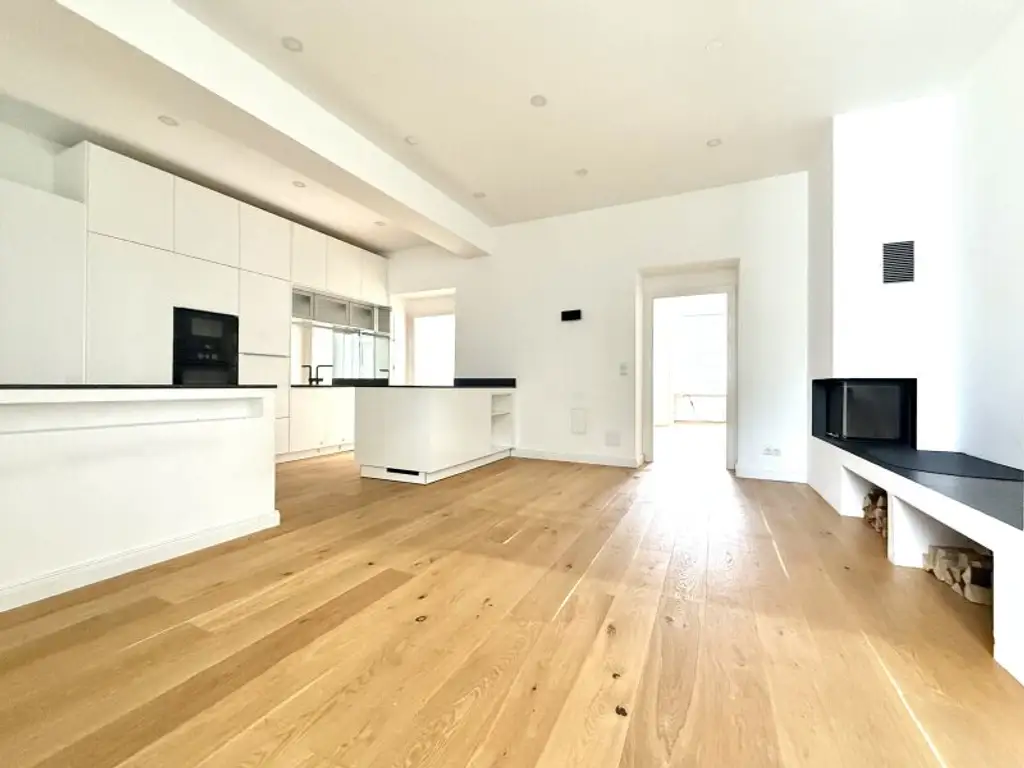 TOP LAGE SIEVERING: Sonnige, kernsanierte Wohnung I Kochinsel & Kamin I Fußbodenheizung & Sonnenschutz I großzügiges & helles Badezimmer I nähe Obkirchergasse