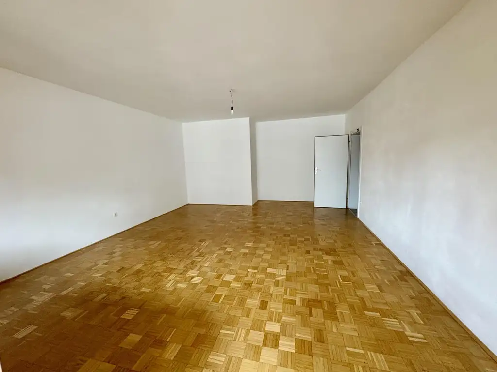 Geidorf: Großzügige 4 Zimmer-Mietwohnung, verglaste Loggia, WEG geeignet.