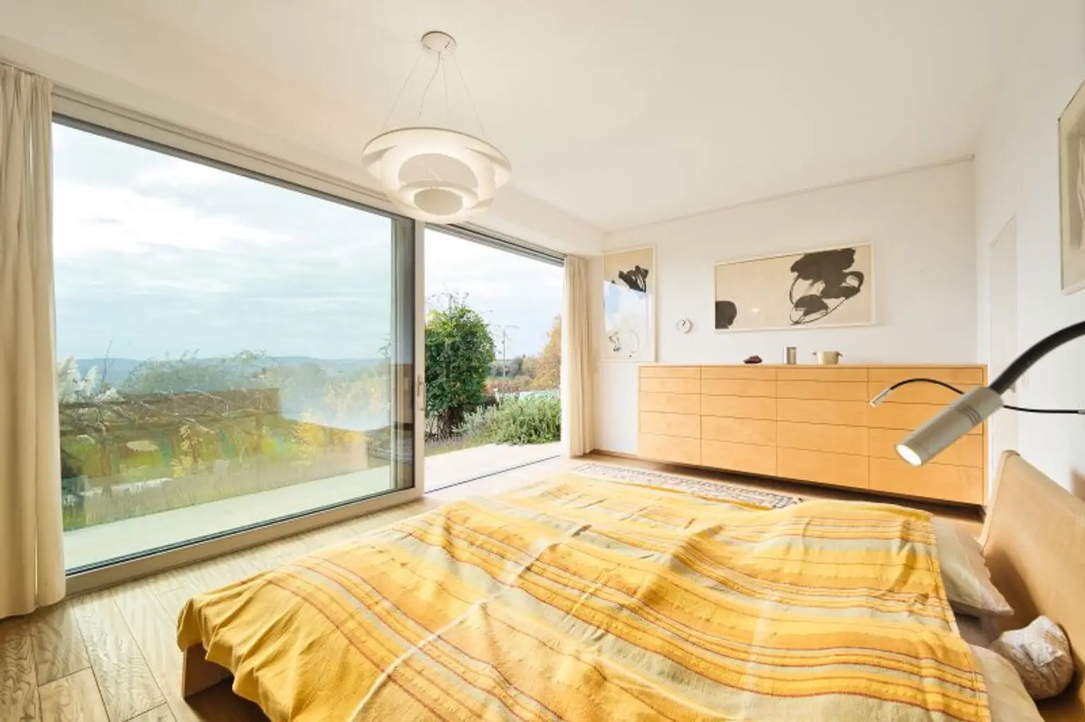 „Landleben mit Weitblick – Remote arbeiten und entspannen auf 200 m² mit Gäste- & Baumhaus“