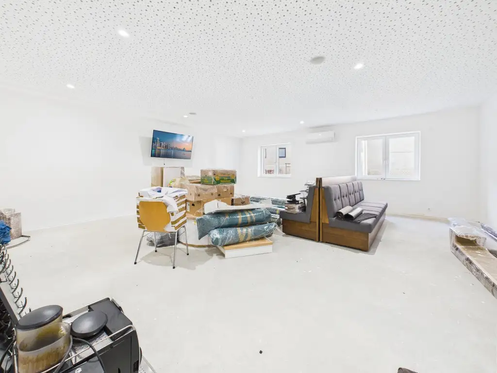 Kernsaniertes Anlageobjekt mit großzügigen Büroflächen und Wohneinheiten in 4050 Traun