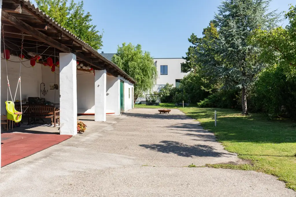 Vielseitiges Anwesen mit Wohn- und Geschäftshaus, Nebengebäuden & Garten
