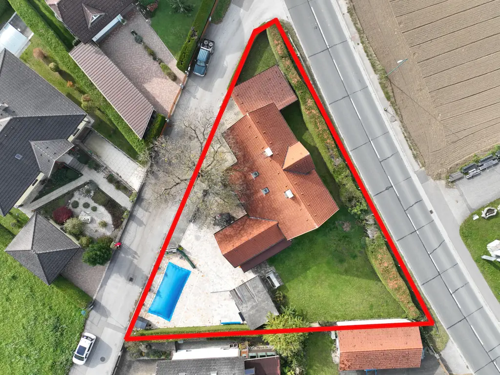 Geräumiges Haus mit Garten und Pool