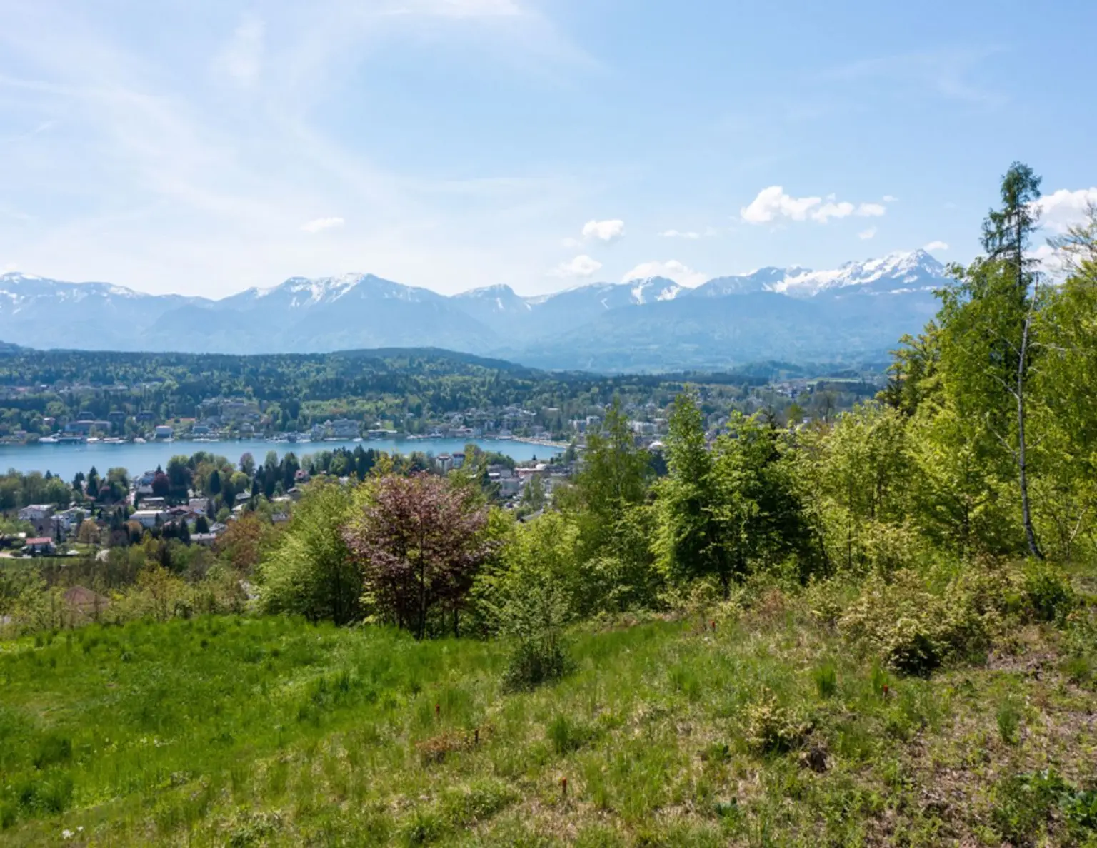 Seeblick-Grundstück mit Baubewilligung in Bestlage
