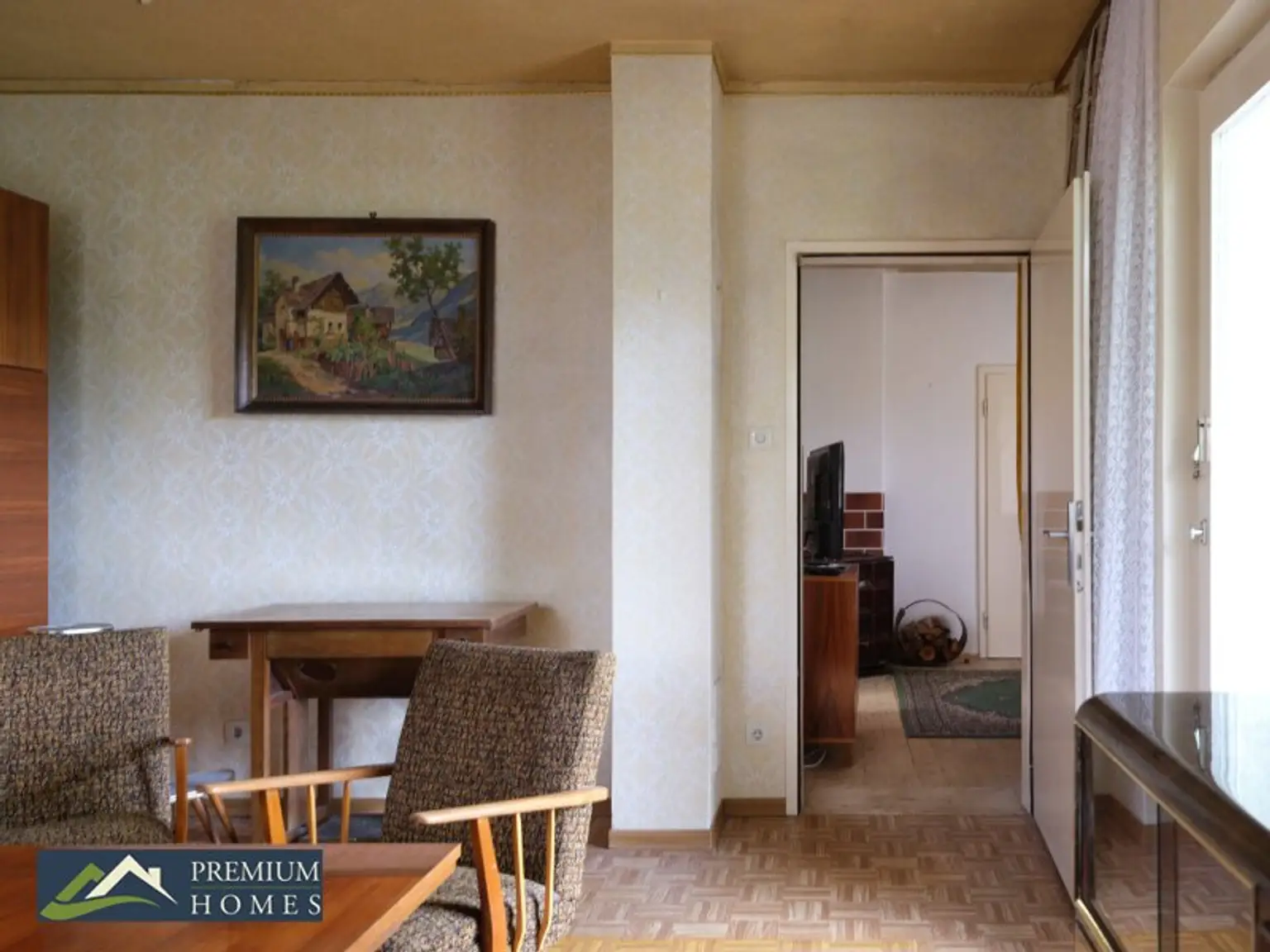 NEUNKIRCHEN - Ferienhaus mit großem Garten - Blick vom Wohnzimmer ins Esszimmer