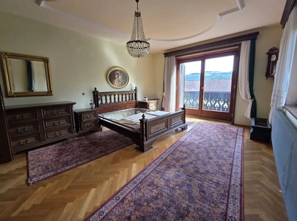 Geräumiges Familienhaus mit großem Grundstück!