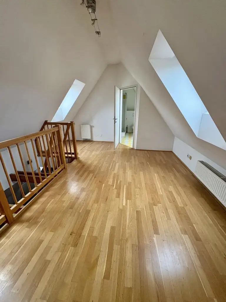 Sofortbezug: Dachgeschosswohnung im 2.OG ohne Lift-mit 2 Bädern und Galerie