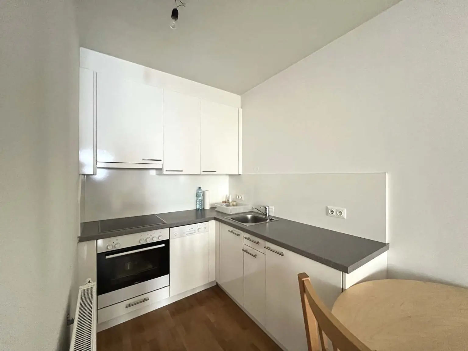 Moderne 2-Zimmer-Wohnung mit Loggia und optimaler Verkehrsanbindung!