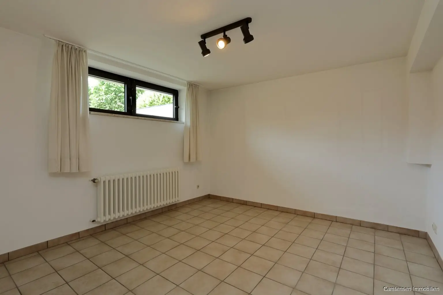 Raum/Büro Souterrain