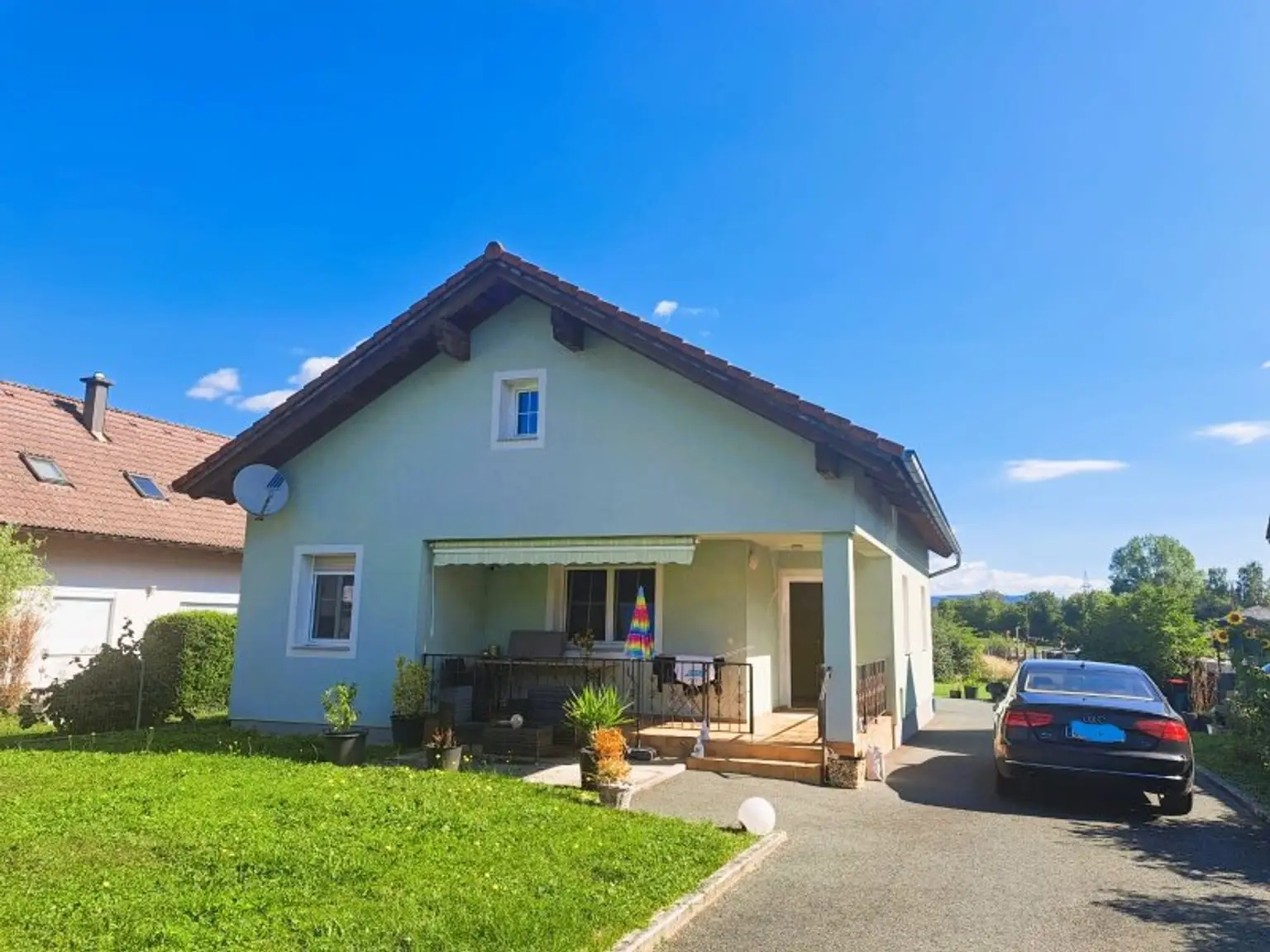 Wohnen auf einer Ebene: Gepflegtes Haus mit Garten und Doppelgarage in Unterwart