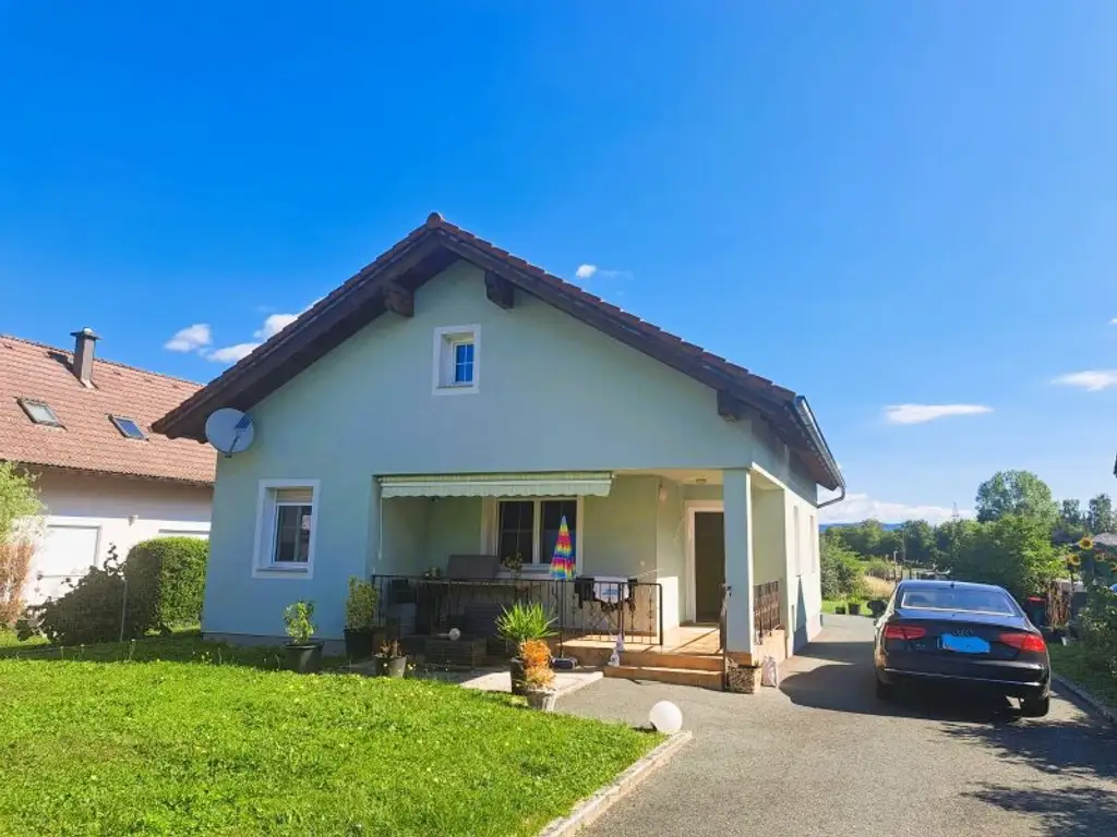 Wohnen auf einer Ebene: Gepflegtes Haus mit Garten und Doppelgarage in Unterwart