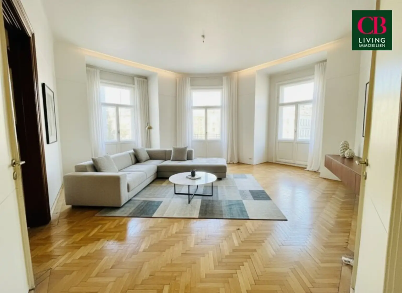 SANIERUNGSBEDÜRFTIGE WOHNUNG IM REPRÄSENTATIVEN JAHRHUNDERTWENDEHAUS