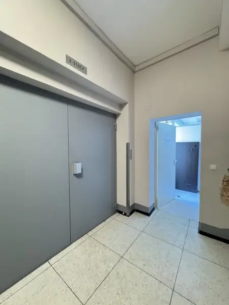 Zentrale Bürofläche mit 10 Zimmern und Stellplatz – ideal für Praxis oder Kanzlei