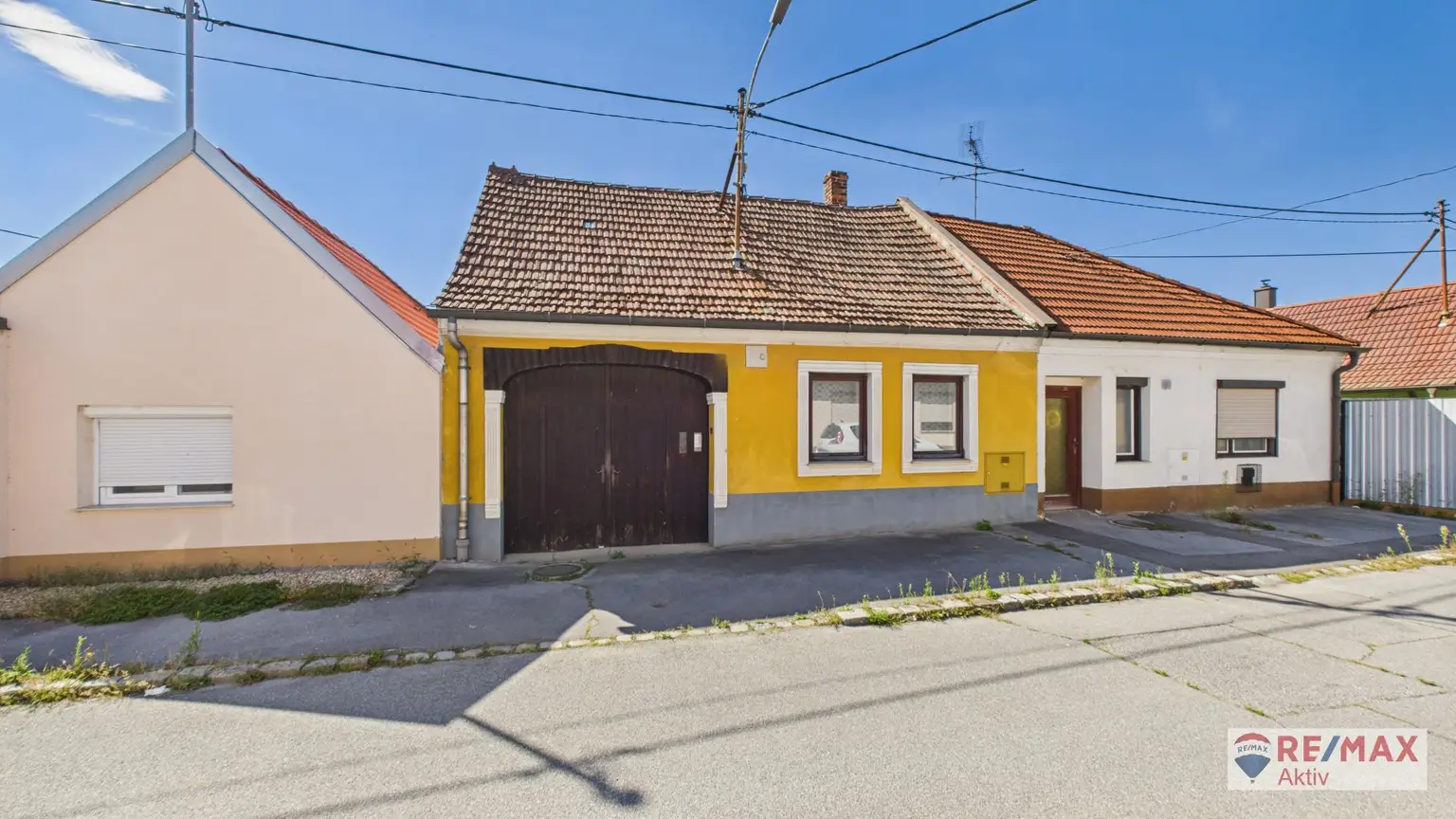 Sanierungsbedürftiges Haus mit riesigem Grundstück und Nebengebäuden