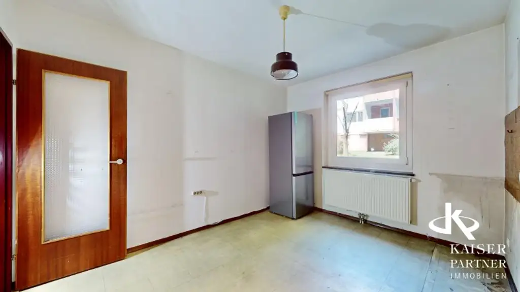 Geräumige 4-Zimmer-Wohnung mit Loggia mit viel Potential, Nähe Kennedybrücke!