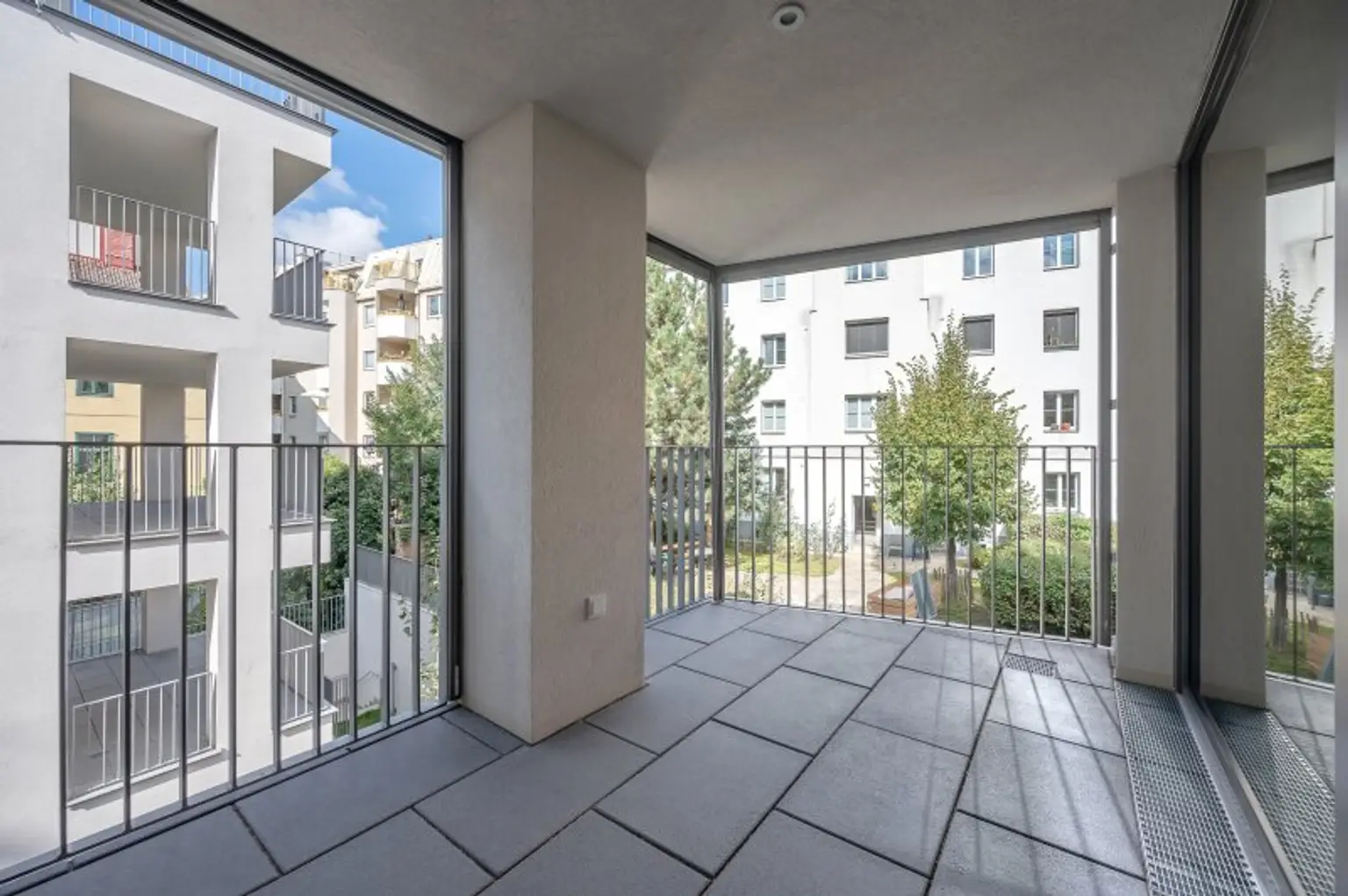 ++MOLLARD 50++ Exclusive 3-room apartment right in the heart of the city (3/3)