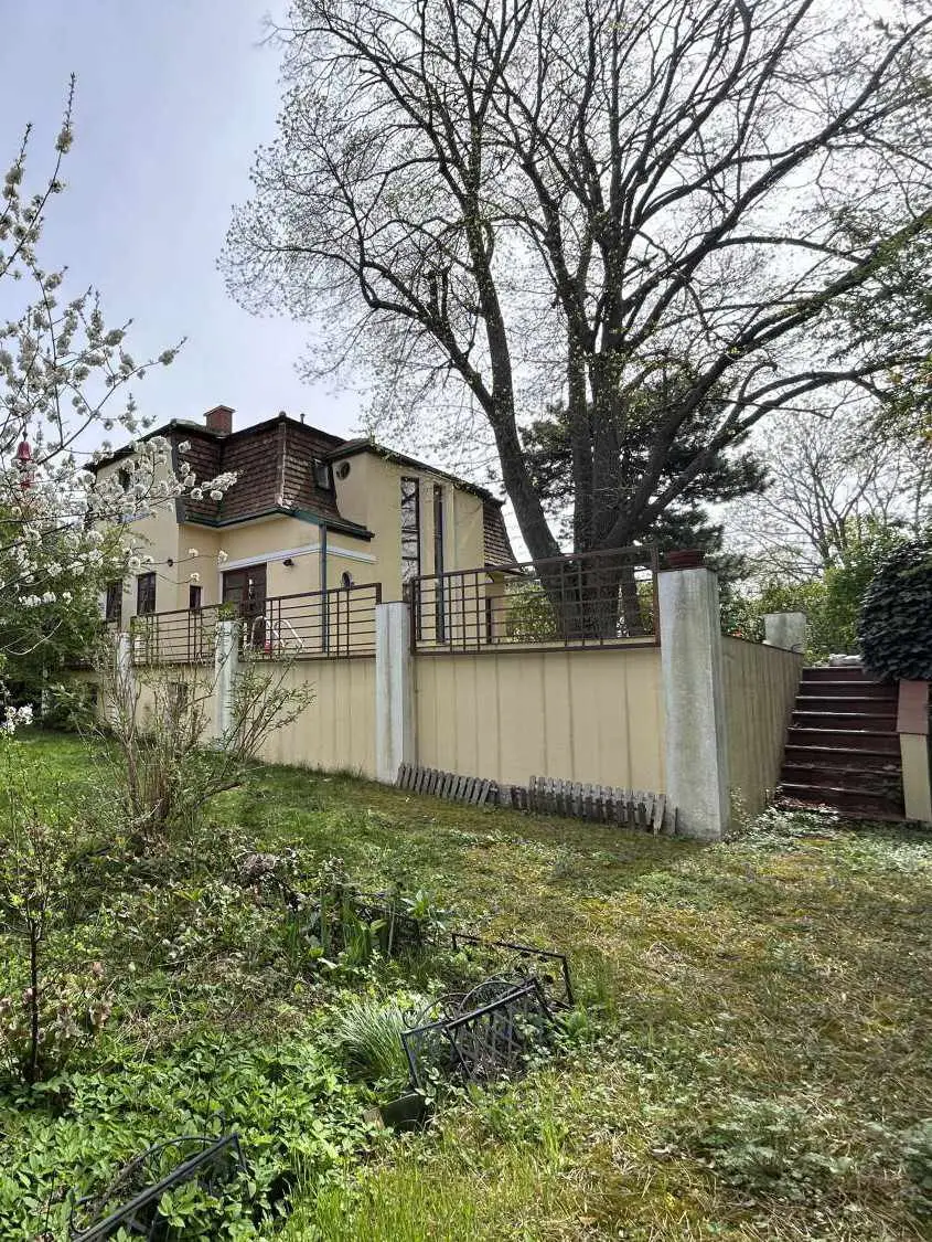 Einfamilien-Villa mit traumhaftem Naturgarten in begehrter Perchtoldsdorfer Lage!