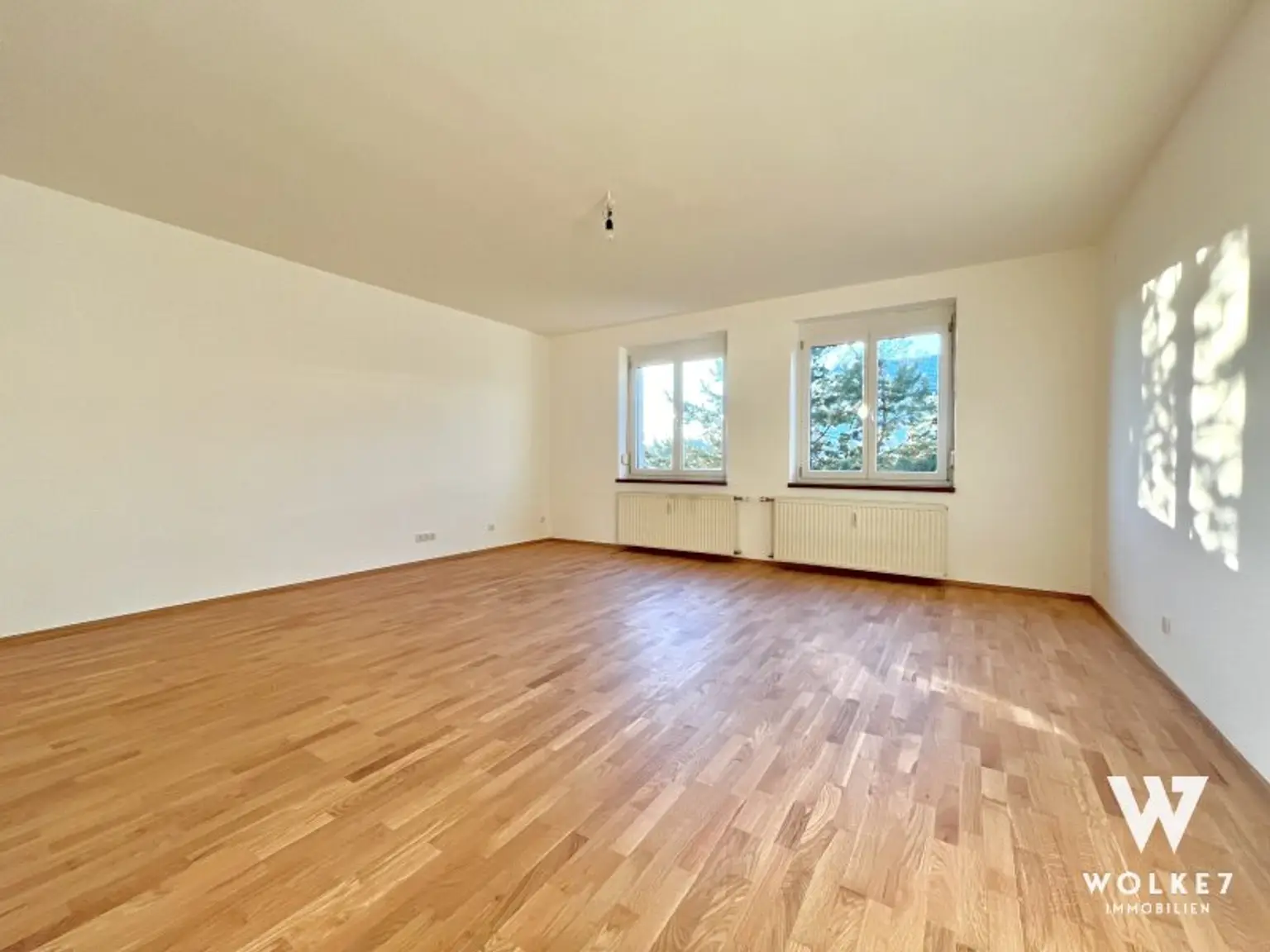 Top gepflegte Wohnung am Bahnhof! - Vollparkett - Ruhelage!