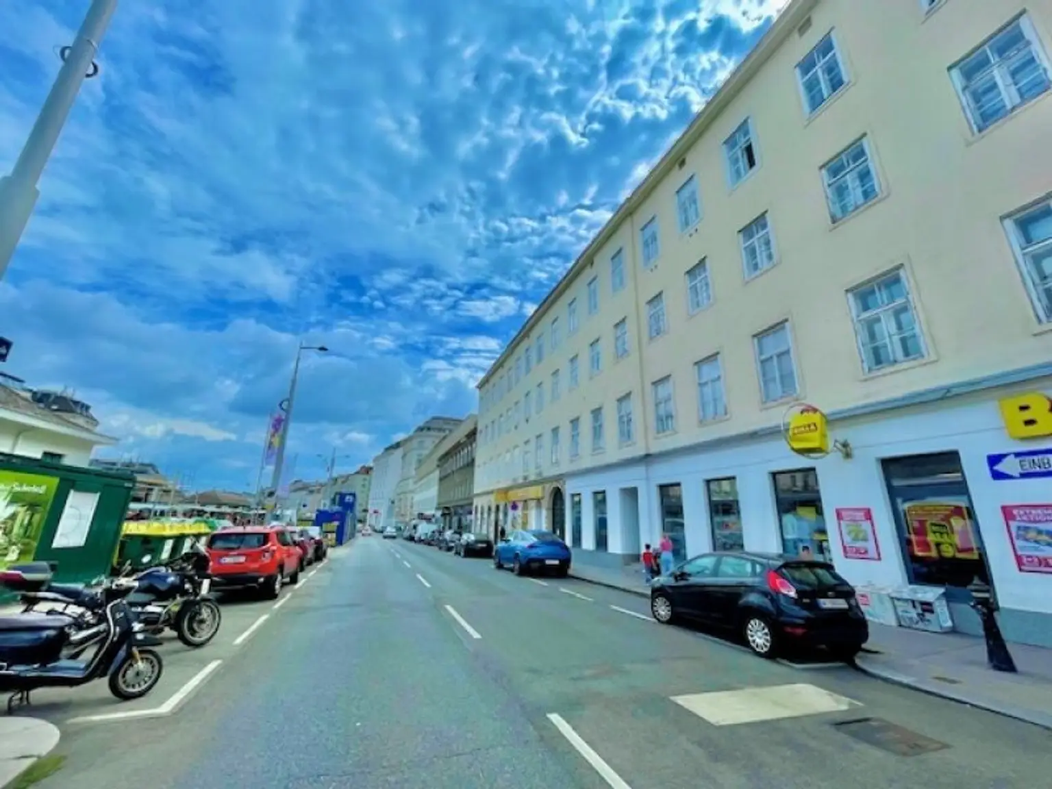 INNENSTÄDTISCHE - 3-Zimmer WOHNUNG -RENOVIERUNGSBEDÜRFTIG- mit sehr viel Potenzial - in Top Lage Wiens beim NASCHMARKT - Nähe KARLSPLATZ!