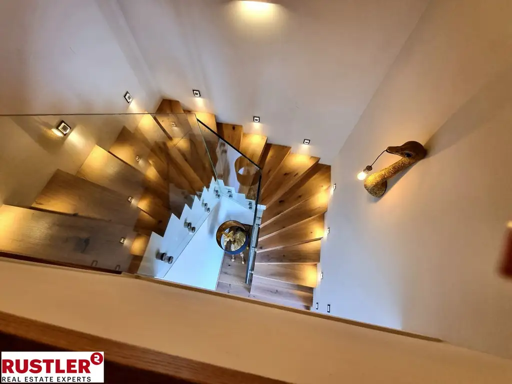 Großzügiges Einfamilienhaus mit separater Wohneinheit  & Pool