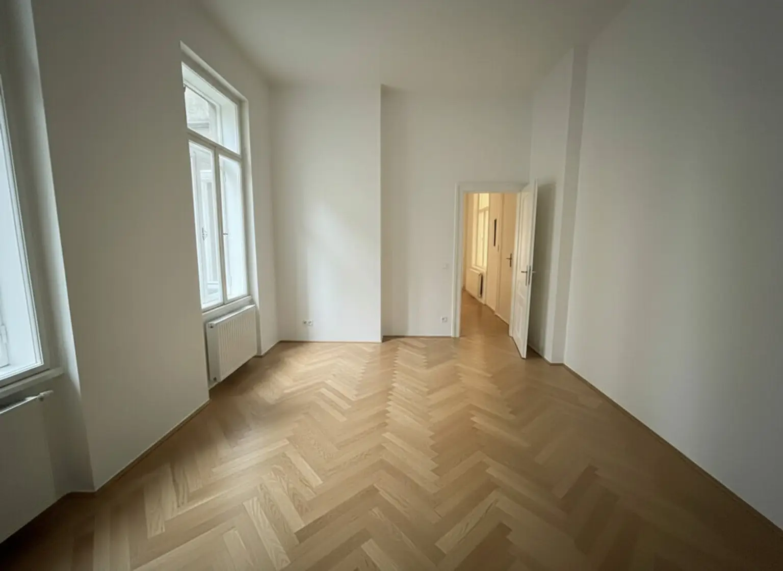 Charmantes, ansprechendes Apartment in zentraler Lage des 8. Bezirks mit zwei kleinen Balkonen