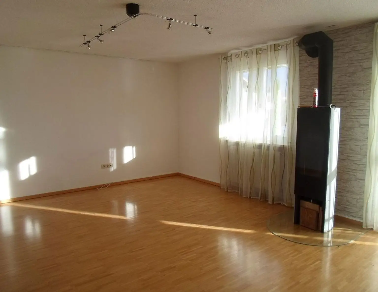 Schöne 3-Zi-Wohnung mit Tiefgaragenplatz in Gisingen zu vermieten