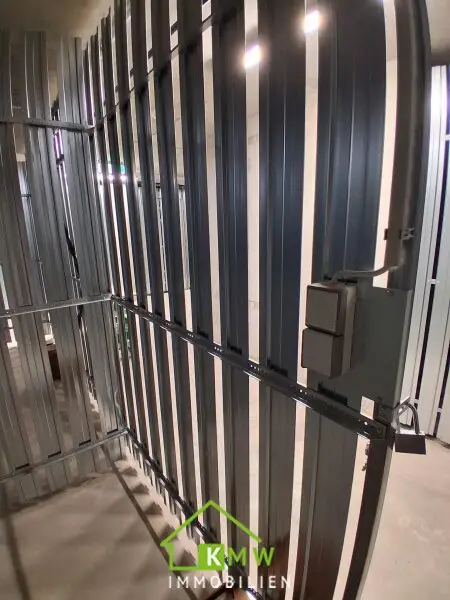 Erstbezug - Lichtdurchflutete 2 Zimmer Neubauwohnung mit Fernblick, Balkon & Tiefgaragenplatz