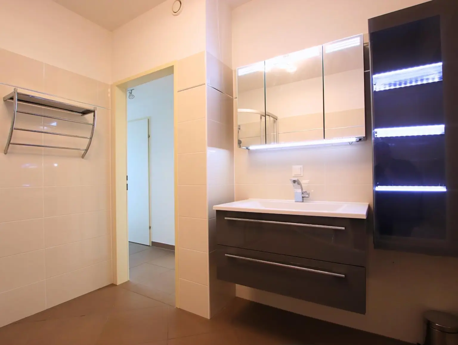 WIE NEU! Moderne 2 Zimmer Wohnung mit Loggia in Top Lage!