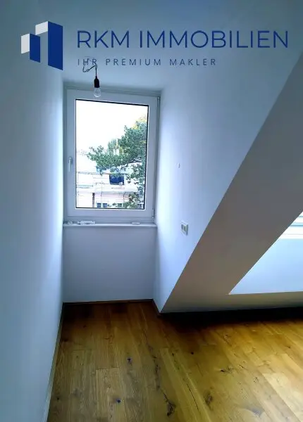 TOP - Neuwertige Dachgeschosswohnung in 1210 Wien – ca. 70 m², 3-Zimmer, ca. 23m² Terrasse und Garagenstellplatz - absolute Ruhelage