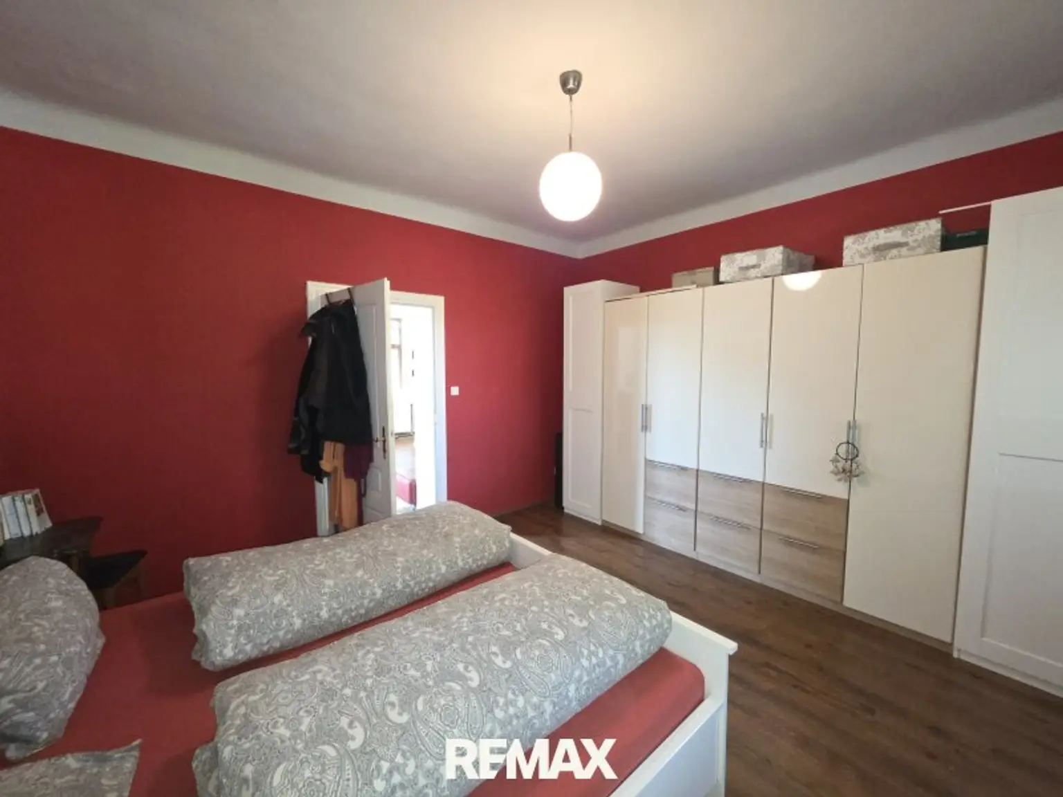 Schlafzimmer 1