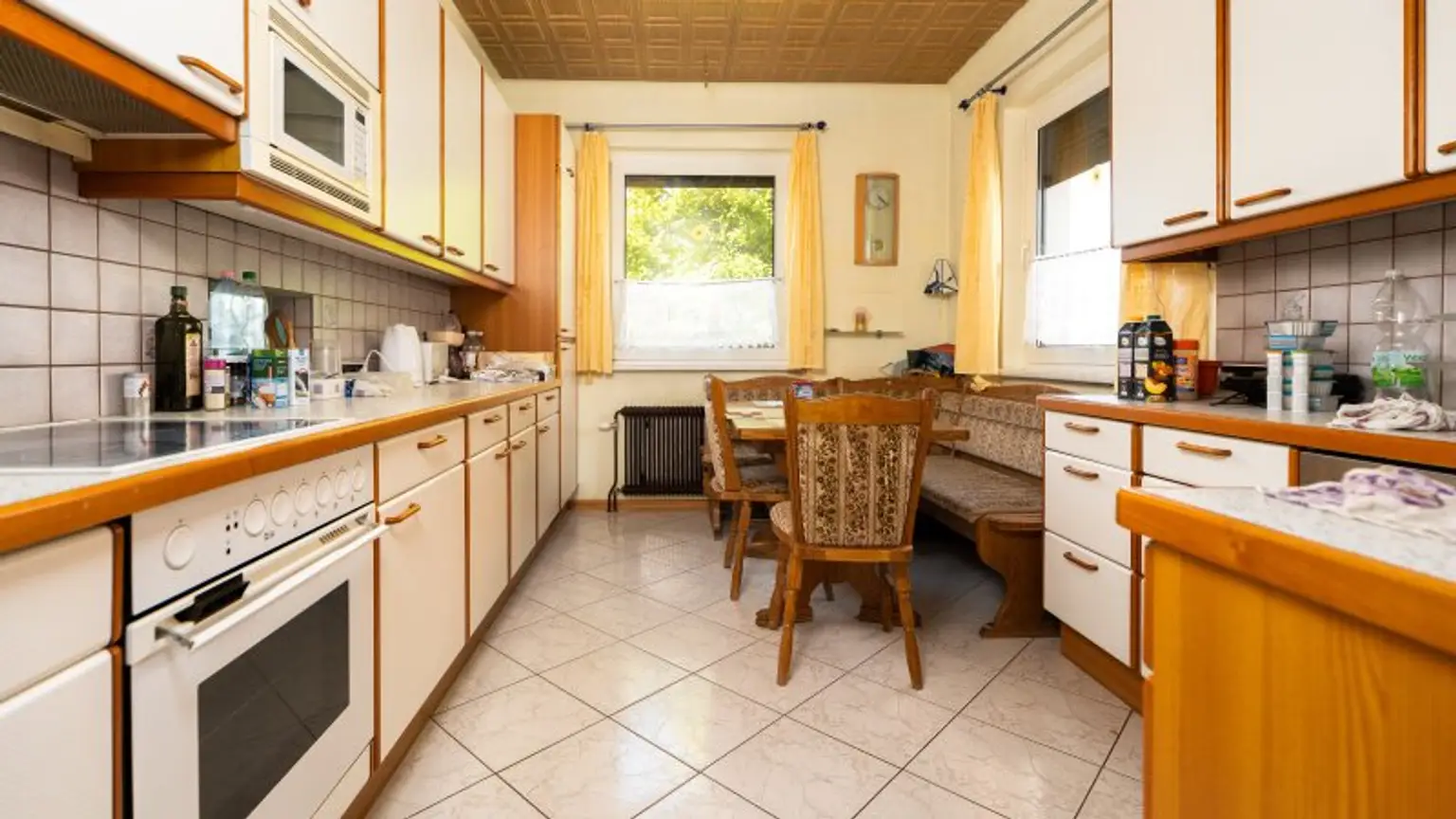Kapitalanlage mit Potential – 2 Häuser auf Eckgrundstück mit rund 938 m² Grundstücksfläche!