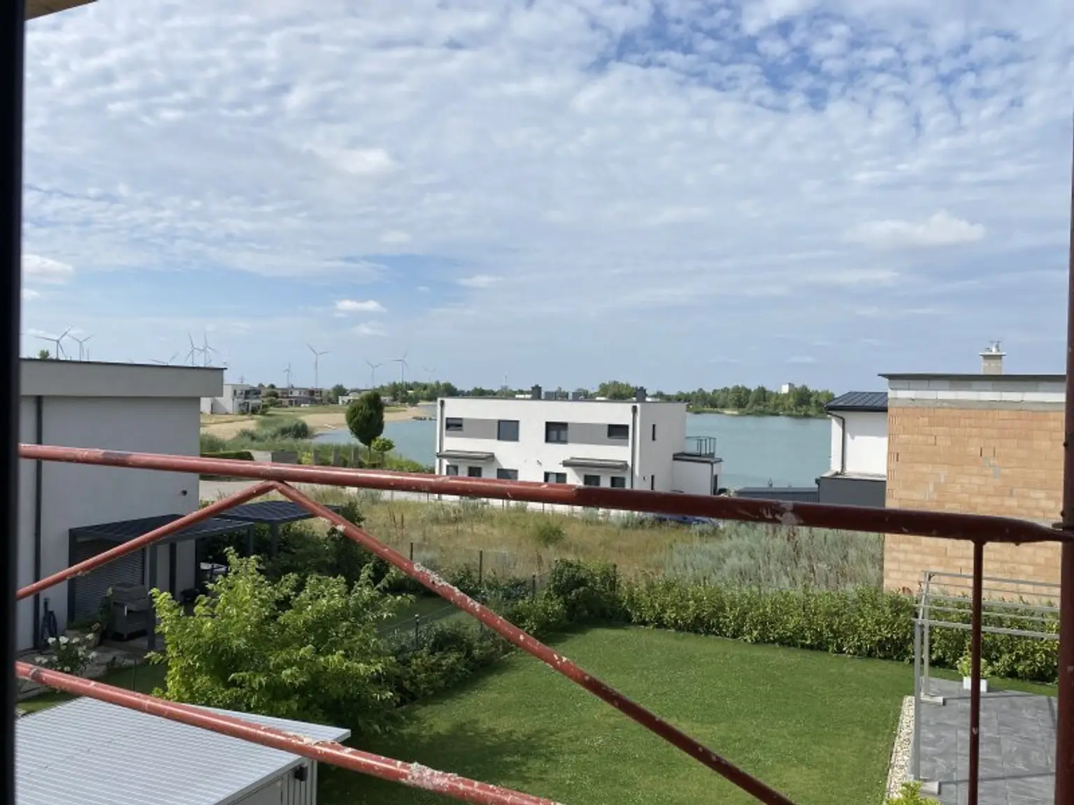 Traumhafte Doppelhaushälfte in Parndorf: Erstbezug mit Garten und zwei Stellplätzen!