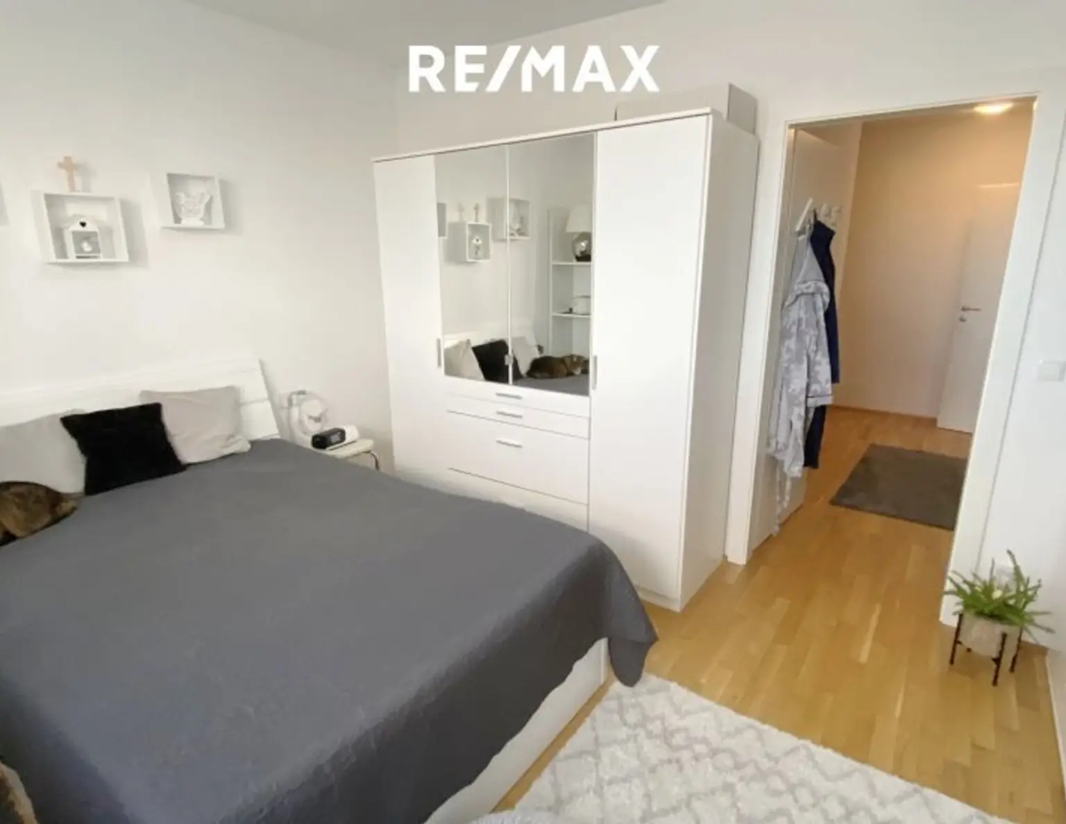 Neuwertige Dreizimmerwohnung in Neukirchen an der Vöckla, nur ca. € 210.000.- zu finanzieren.