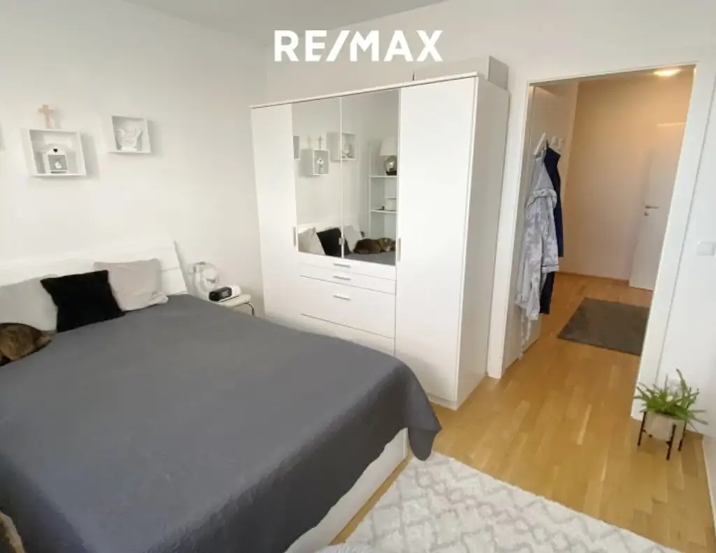Neuwertige Dreizimmerwohnung in Neukirchen an der Vöckla, nur ca. € 210.000.- zu finanzieren.
