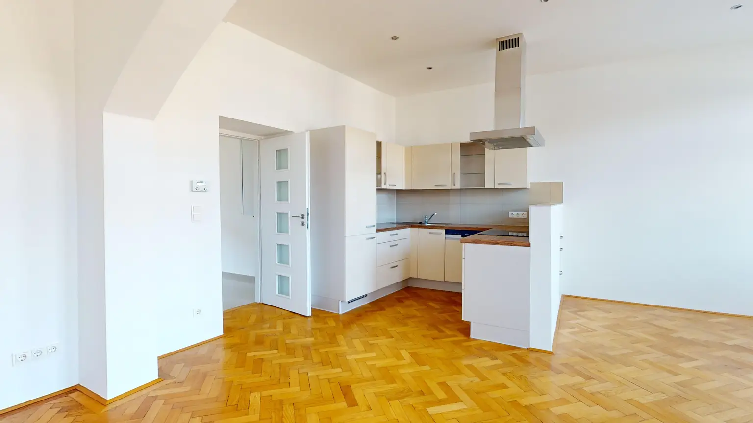 Zwölfergasse: Helle Loggiawohnung beim Westbahnhof - gute Raumaufteilung - hervorragende Verkehrsanbindung