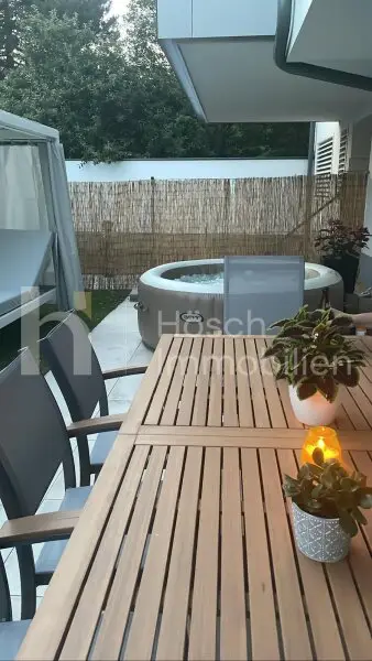 Terrasse mit Platz für einen Essbereich