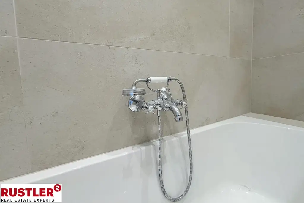 Stadtleben und Ruhe vereint: 2-Zimmer-Wohnung mit privater Innenhofterrasse