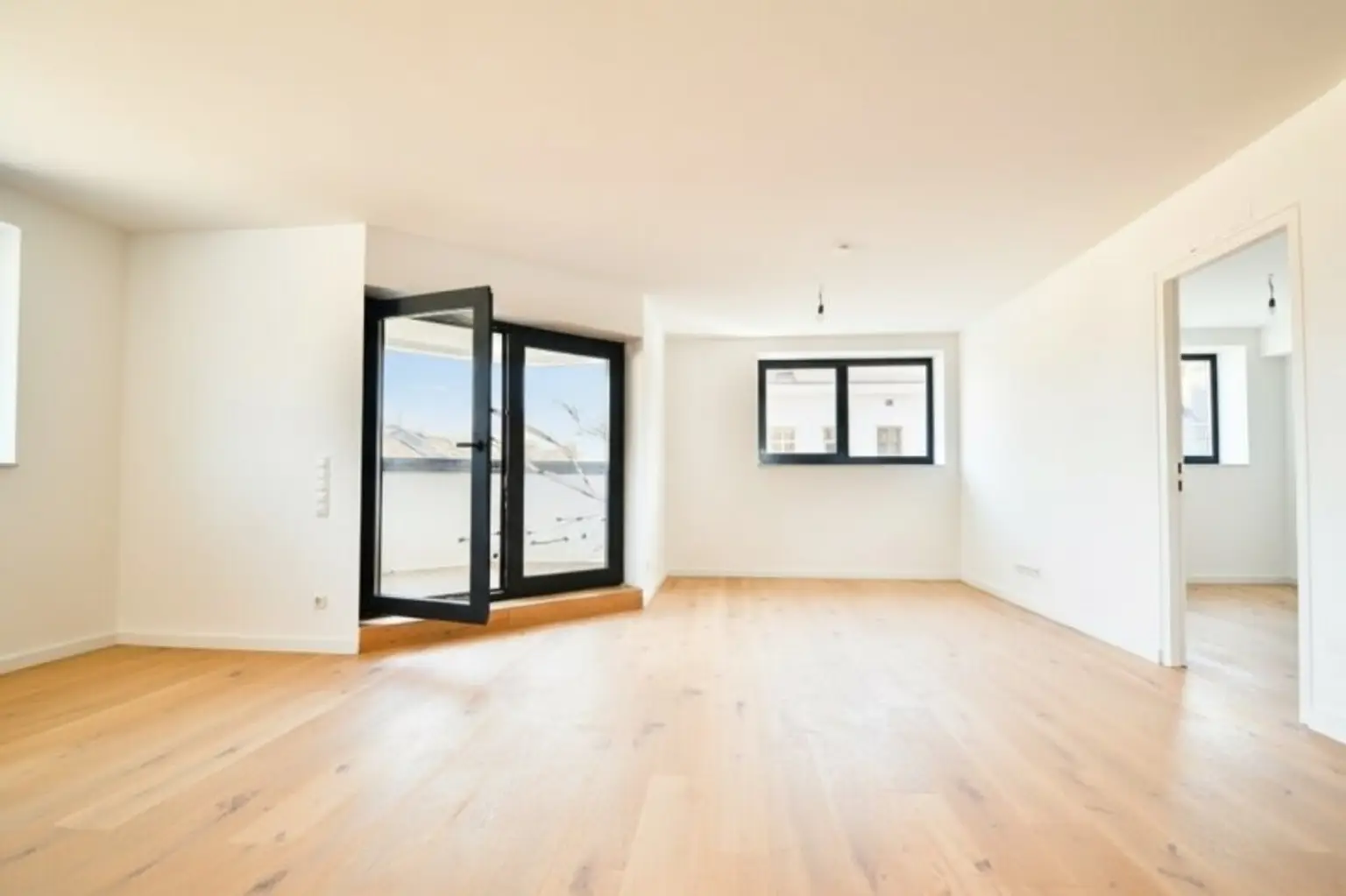 Charmantes Dachgeschoss-Domizil mit Loggia in urbaner Toplage