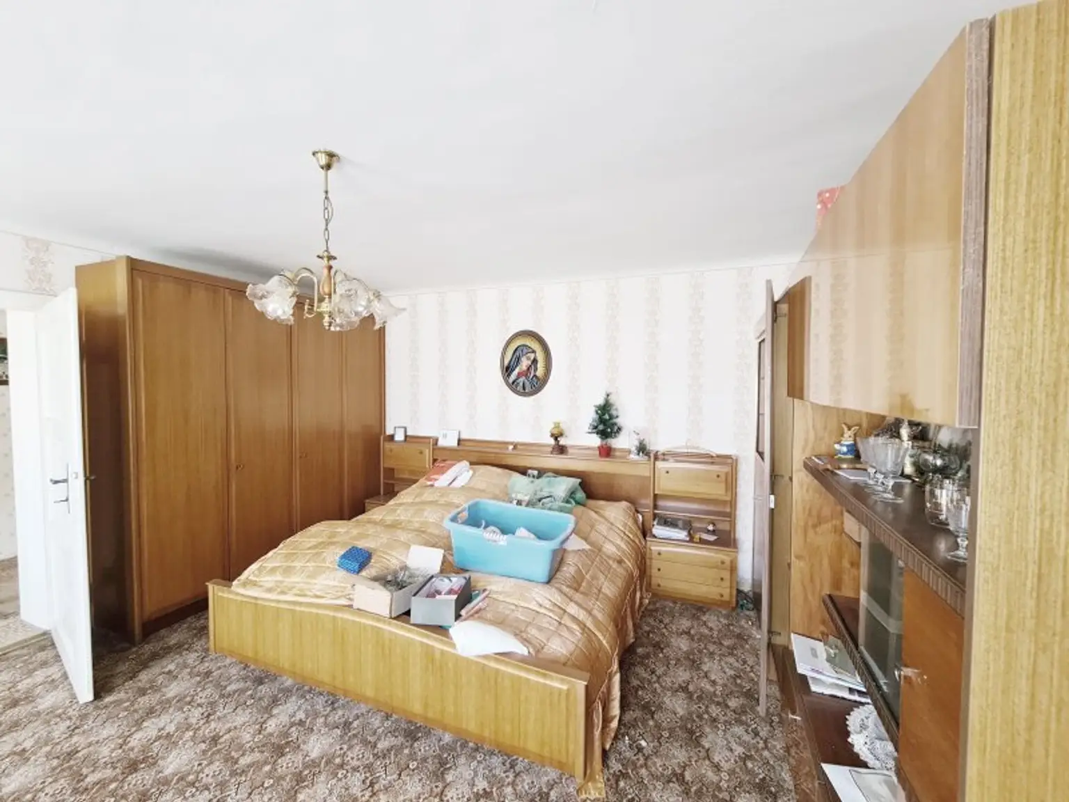 GELEGENHEIT MIT GROSSEN POTENTIAL IN  PALTERNDORF HAUS MIT 6 ZIMMER 156 WFL. PLUS  2 GROSSE SCHUPPEN