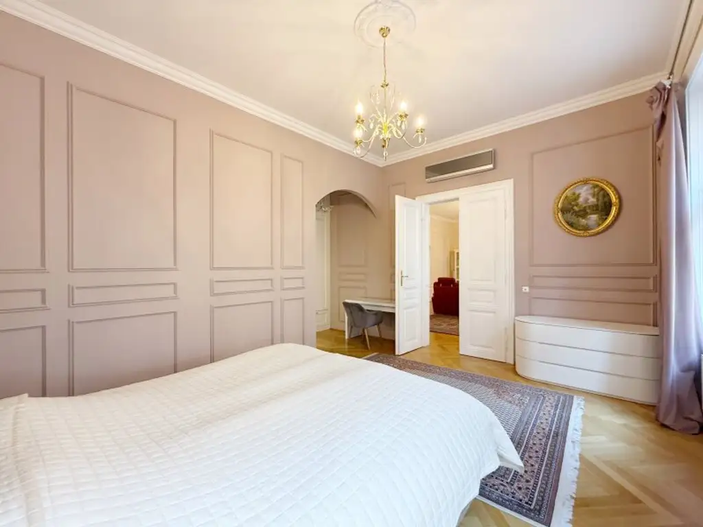 Fully furnished apartment - within walking distance to the 1st district, also available for short-term rentals.