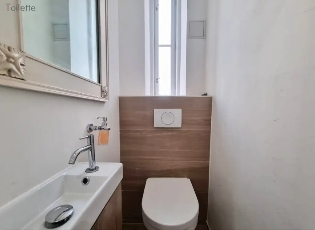 Elegante Altbau-Residenz mit vier Zimmern und separater Küche – Wohnen mit Charakter und zeitlosem Wiener Flair