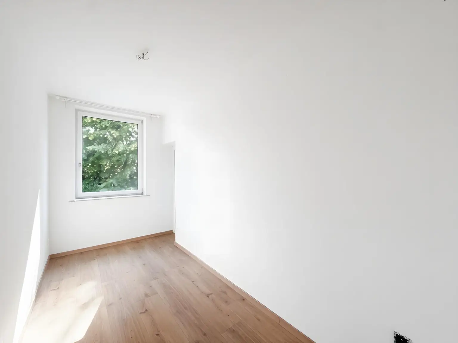 Kinderzimmer/Arbeitszimmer mit Balkon