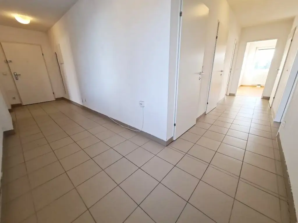 DACHGESCHOSS, gepflegte 103 m2 Neubau mit Loggia und Balkon, Wohnküche, 3 Zimmer, Wannenbad, Parketten, Holbeingasse