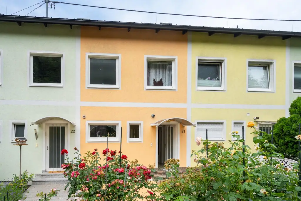 Gepflegtes Reihenhaus mit Garten, Terrasse und Garage in zentraler Lage!