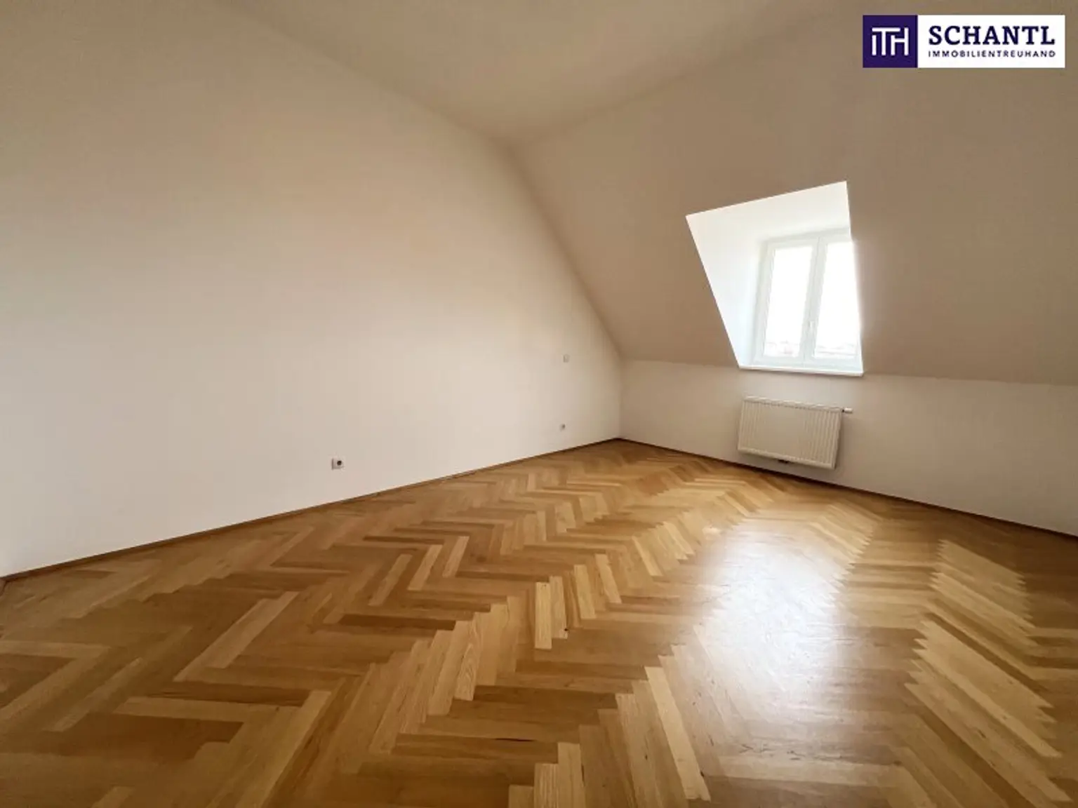Da ist er – Ihr Wiener Wohntraum! Altbaujuwel im letzten Stock mit Balkon & Klima – jetzt zugreifen!