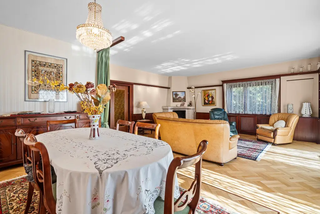 "Lage, Lage, La(n)genzersdorf! - Haus mit Pool auf Eigengrund"