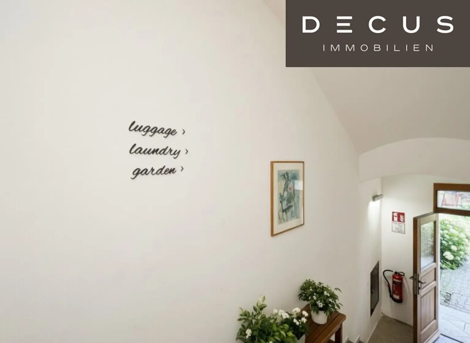 | EXKLUSIVE & LICHTDURCHFLUTETE DACHGESCHOSS - MAISONETTE - WOHNUNG MIT BLICK AUF DEN SCHLOSSBERG | PRIVATER LIFTZUGANG | 2 TERRASSEN | TOP LAGE