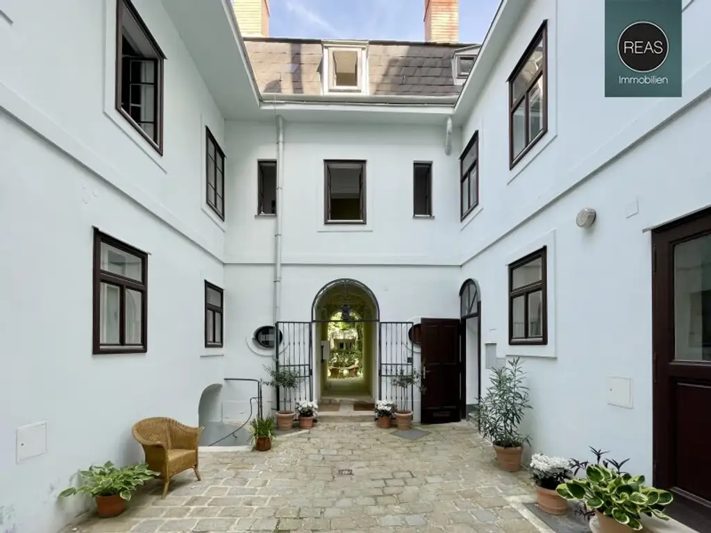 Büro mit Gartenblick und Erker in Bestlage neben dem Schubert-Museum! Gartennutzung inklusive!