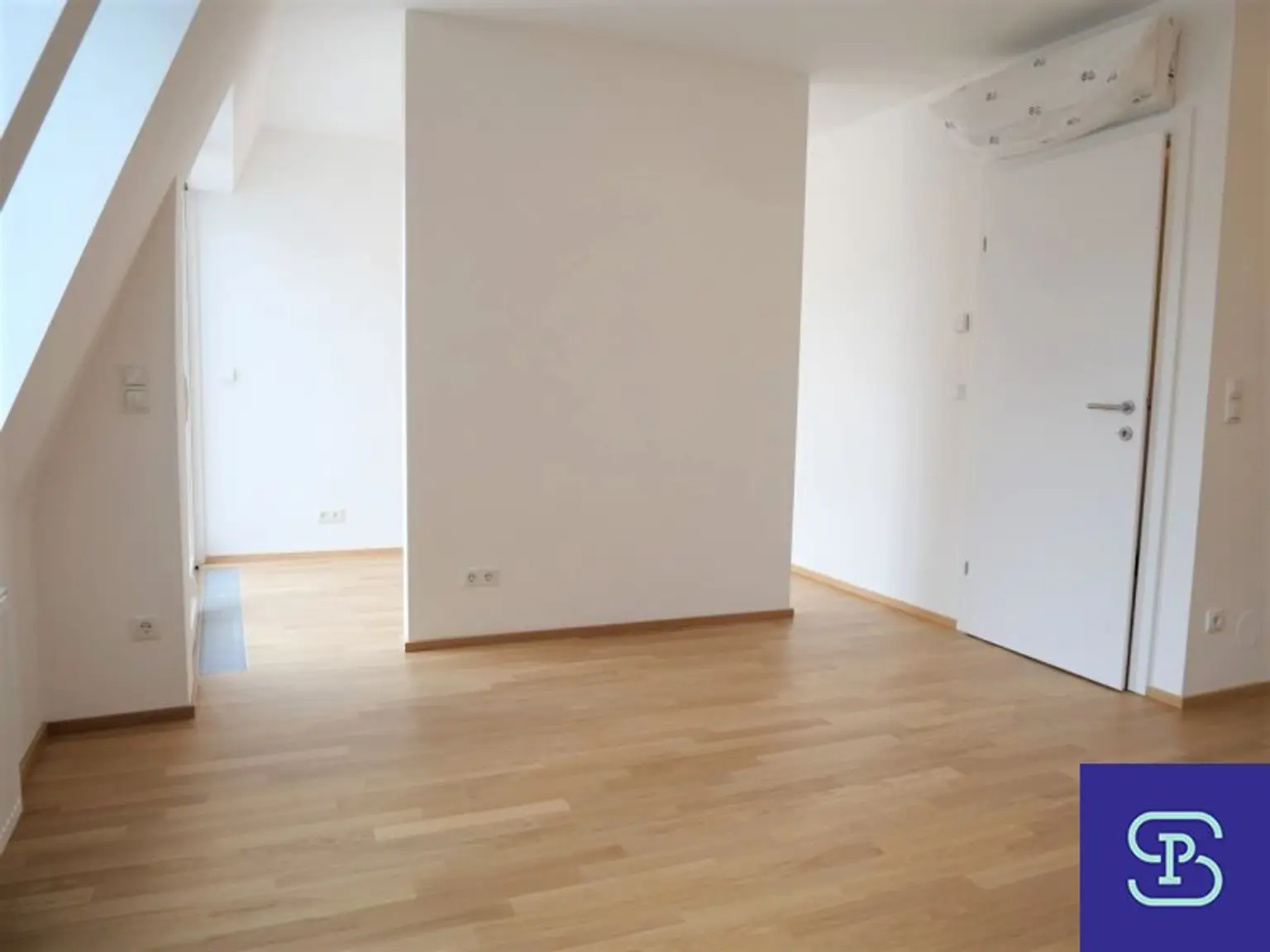 Provisionsfrei: Klimatisierte 35m² DG-Wohnung + 9m² Terrasse mit Einbauküche - 1100 Wien