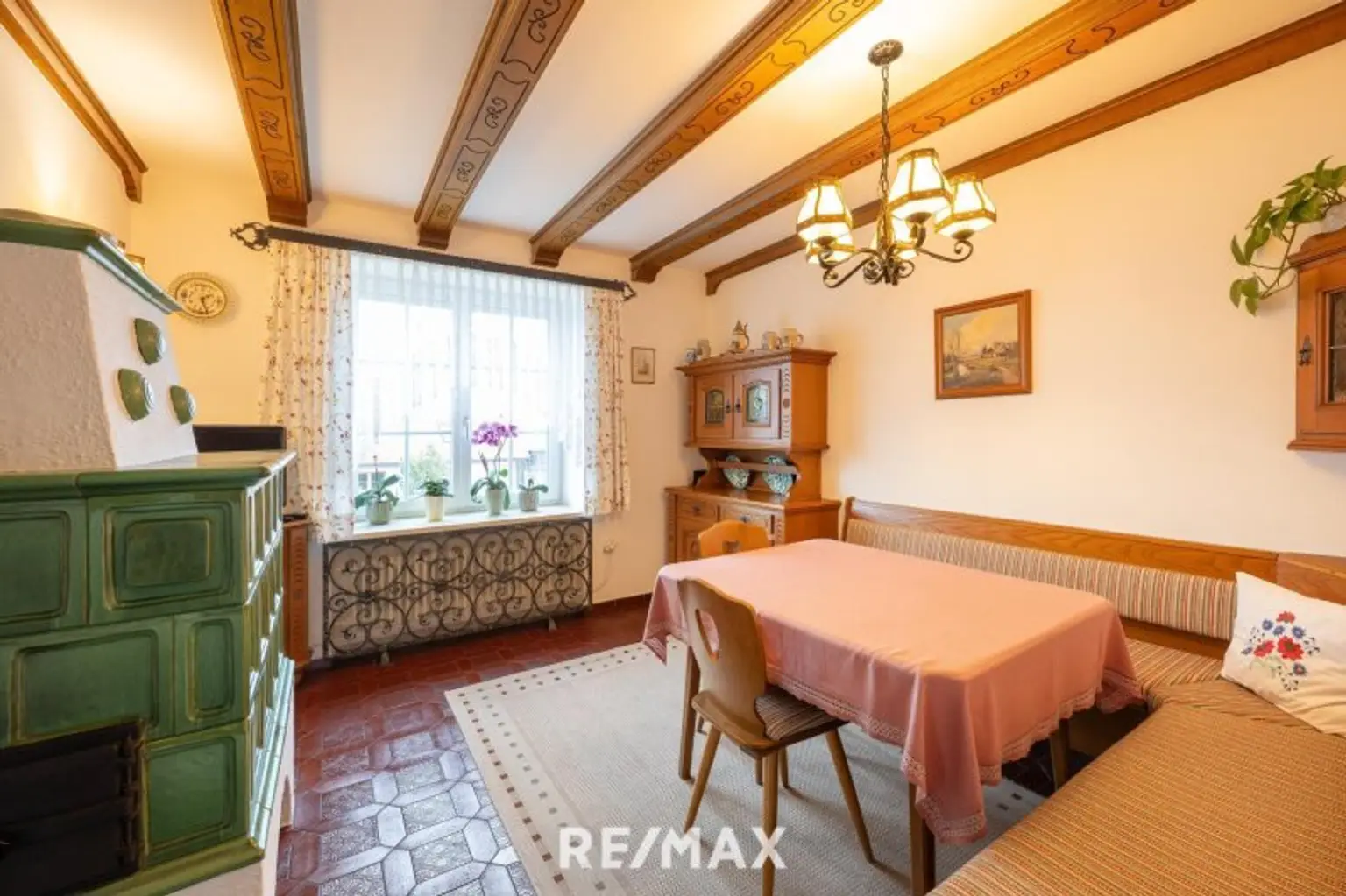 Wohn- Essraum mit Kachelofen_EG